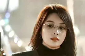 上帝宠儿—隆妮，身材比例堪称完美，美丽如人间尤物图片