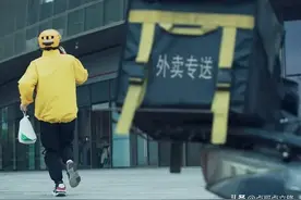重庆城管拔外卖小哥钥匙被打趴，为何穷人总是为难穷人？图片