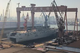 太小瞧沪东了！同时建造075和076近10万吨，双喜临门半年合拢一艘图片