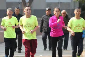 再这样运动，膝盖就废了！医生：2个运动方式，是在给膝盖动刑图片