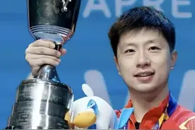 精神小伙马龙到访宝岛受热情欢迎，他的八卦故事如影随形图片