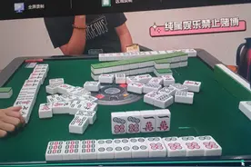 长沙麻将：上家不敢开杠补个张 我不怕我来开吧图片