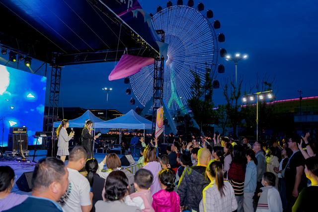 甘露山五一游：纸飞机音乐节、雪场coser…一天经历多个封神场面
