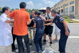 江西高速石化公司：加油员积极救助坠车受伤司乘图片