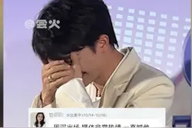 在抖音奇妙夜会场667.0万热度，周深打招呼把戒指！图片