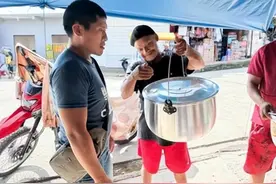 与现代文明接触后：巴西一部落原住民迷上智能手机，依赖科技与保存文化的两难境地图片