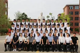 菏泽思源学校班级捷报：全班42人本科全过线 班主任揭秘成功之道图片