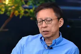 倪海厦：你有钱了，可以买漂亮衣服，买豪车开，但不要吃上花太多图片