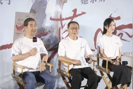 32岁周冬雨状态：穿露脐装留长发变漂亮了，新片和范伟演夫妻图片