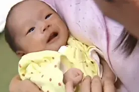 2011年，江西弃婴在太平间靠雨水存活8天8夜，后来怎样了？图片