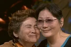 乌克兰53岁大妈，跨国苦寻失散52年的中国父母，母女重逢拥抱痛哭图片