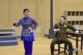 阿庆嫂的标志性动作有何深意？《芦荡火种》你真的看懂了吗？图片