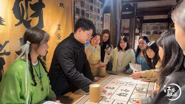 古街焕新潮！江安西街剧本杀点燃团建新风