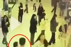 女子食堂转身撞到端面男生，疑似发帖控诉对方不道歉引热议，学校：校方和警务站正在处理图片