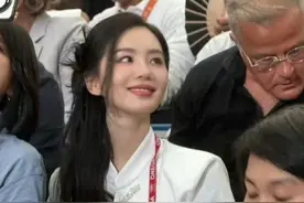 刘诗诗现身奥运赛场，美的令人浑身打激灵，旁边的老外都看呆了！图片