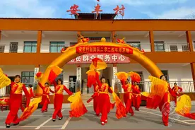 湖北赤壁：“村晚”年味儿浓图片