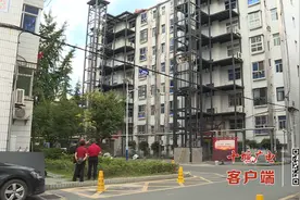 十堰这个小区加装“平层入户”电梯 解决居民上下难图片