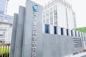 两位空乘尿检阳性，涉嫌吸毒被停职！但二人坚称没吸毒，上海法医还清白图片