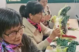 蔬菜也能“插花”？他们这样传递“绿意”图片