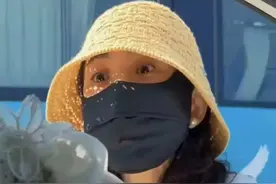 青岛崂山女司机打人事件中，被打小伙子所作所为确实欠妥图片
