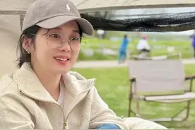 44岁韩国艺人张娜拉分享春游照，模样变化不大，事业发展受阻！图片