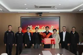 -5℃，他跳入冰冷河水！杭州90后小伙勇救一家三口图片