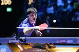 国乒男团今日首秀对战印度！王楚钦交替使用两副球拍训练图片