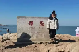 因“睡觉太晚”，5岁男童被母亲及其男友虐待致死！爷爷发声：望严惩！图片