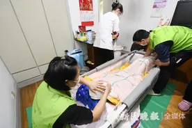 新春走基层|记者跟随助浴师上门：为老人“澡”回舒适，“洗”迎新年图片