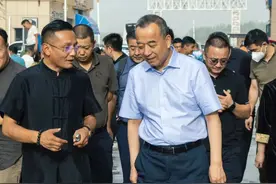 国家珠宝玉石首饰检验集团党委书记董事长王宝民一行考察厚德载玉图片