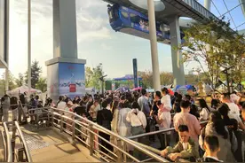 空轨观光游再创新高！国庆前四天，约6万人乘坐体验图片