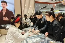 乌鲁木齐推出“春醒购物潮——女性专属月”活动图片