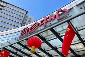 临终前，他握住了医生的手：“好多了！”图片