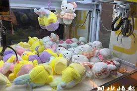 记者探访南京市场：部分抓娃娃机里都是三无产品图片