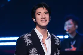 央妈终于翻王力宏牌子了！重返国家队发文:谢谢大家一辈子都记得图片