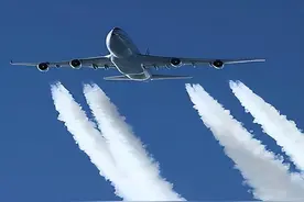 飞机为何要在空中放油？航空燃油有污染性，喷洒到人脸上怎么办？图片