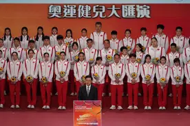 汪明荃王祖蓝主持大汇演，杨千嬅全红婵合影，邹敬园刘洋唱中国人图片