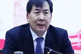医疗反腐向纵深发展，新乡医学院党委书记陈建国被查，让人惊讶！图片