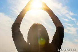 东门里往事（51）—老姑抽出自己的皮带，揍了上门打三姑的女人图片