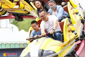乌鲁木齐：“六一”亲子游，和孩子来这一起“上天下海”图片