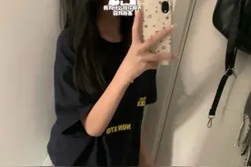 甜妹微辣风，大白腿，美腿，对镜拍图片