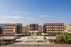 他们将200多名学生送入清北！精益中学斥资千万元请名师图片
