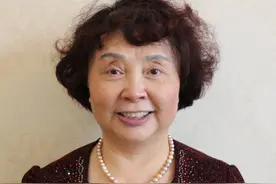 15年前，60岁老太冒死生下双胞胎，丈夫已离世，她和孩子如今怎样图片