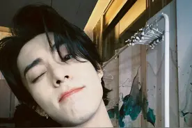 王鹤棣在老板婚礼上开派对 带动全场气氛十分热闹图片