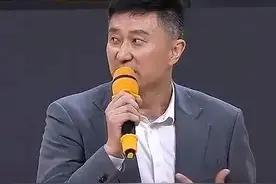破案了！领先30分杜锋却死活不下徐杰原因找到，都怪广州球迷太作图片