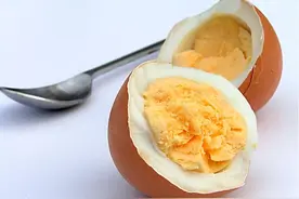 人造鸡蛋真实存在吗？这种鸡蛋如何生产的？我们该如何辨别呢？图片