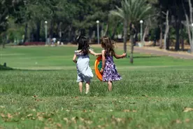 阿姨卖破烂时遇到一位70多岁的老人,交流过后，竟然这样对他——图片