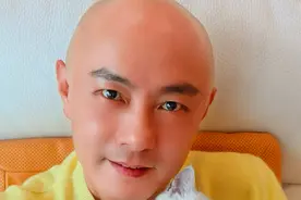 网友调侃张卫健过60大寿一根白发都没有，张卫健回应：人家明明是59岁，身体是29，心态是19图片