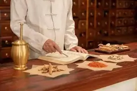 再顽固的咳嗽也不怕，这味中药煮一煮，泡水喝润肺止咳化痰效果好图片