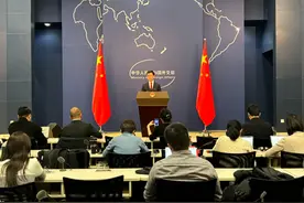 特朗普上台后美舰首次过航台湾海峡，外交部回应图片